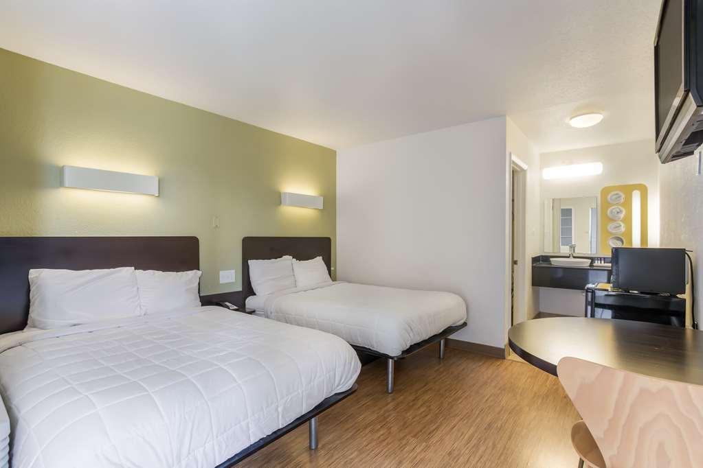 Americas Best Value Inn بولينغ غرين الغرفة الصورة