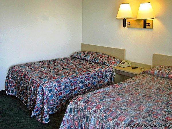 Americas Best Value Inn بولينغ غرين الغرفة الصورة