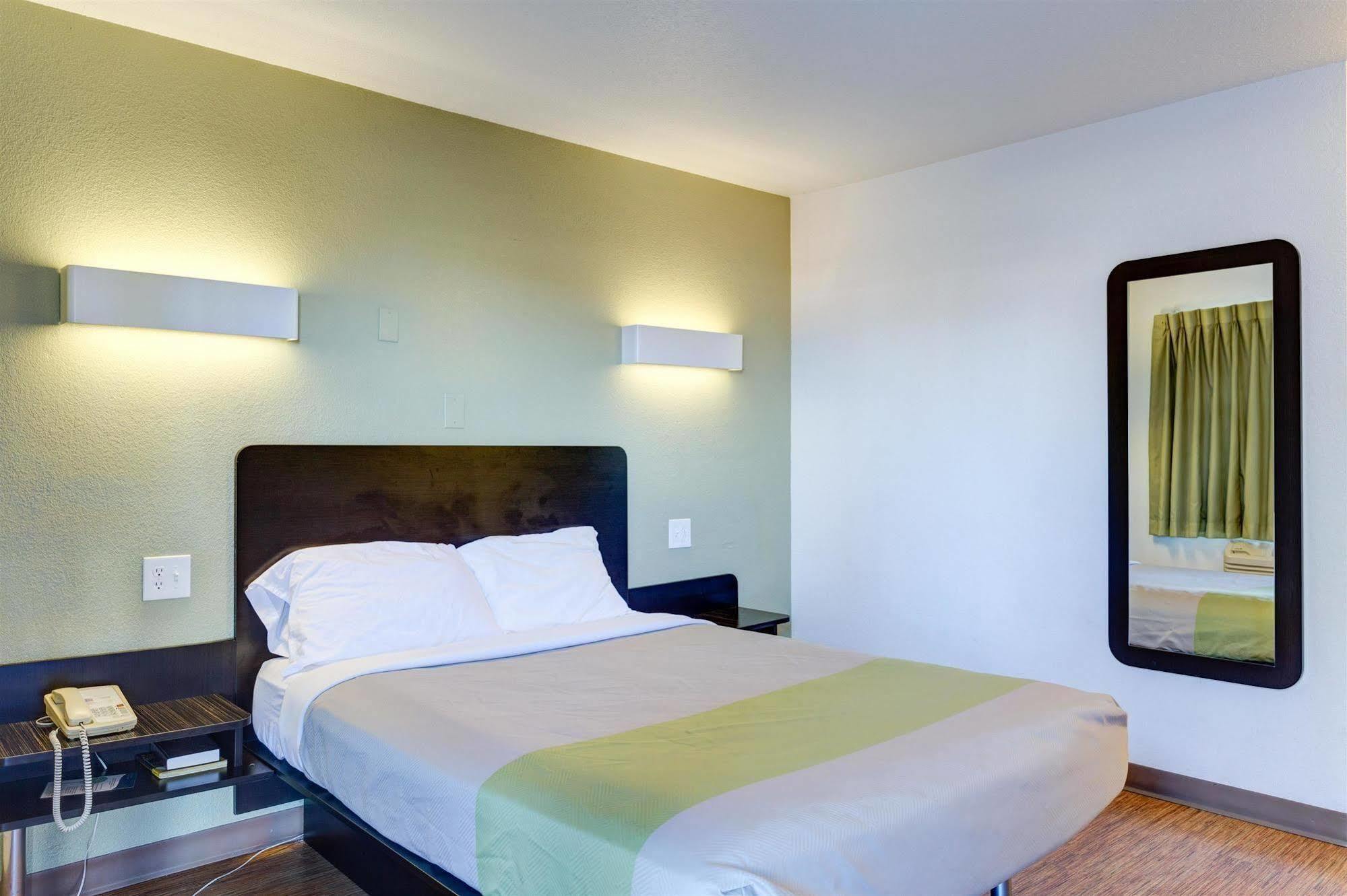 Americas Best Value Inn بولينغ غرين المظهر الخارجي الصورة