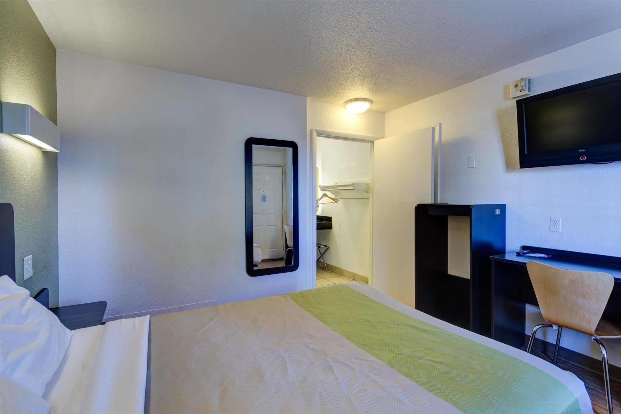Americas Best Value Inn بولينغ غرين المظهر الخارجي الصورة