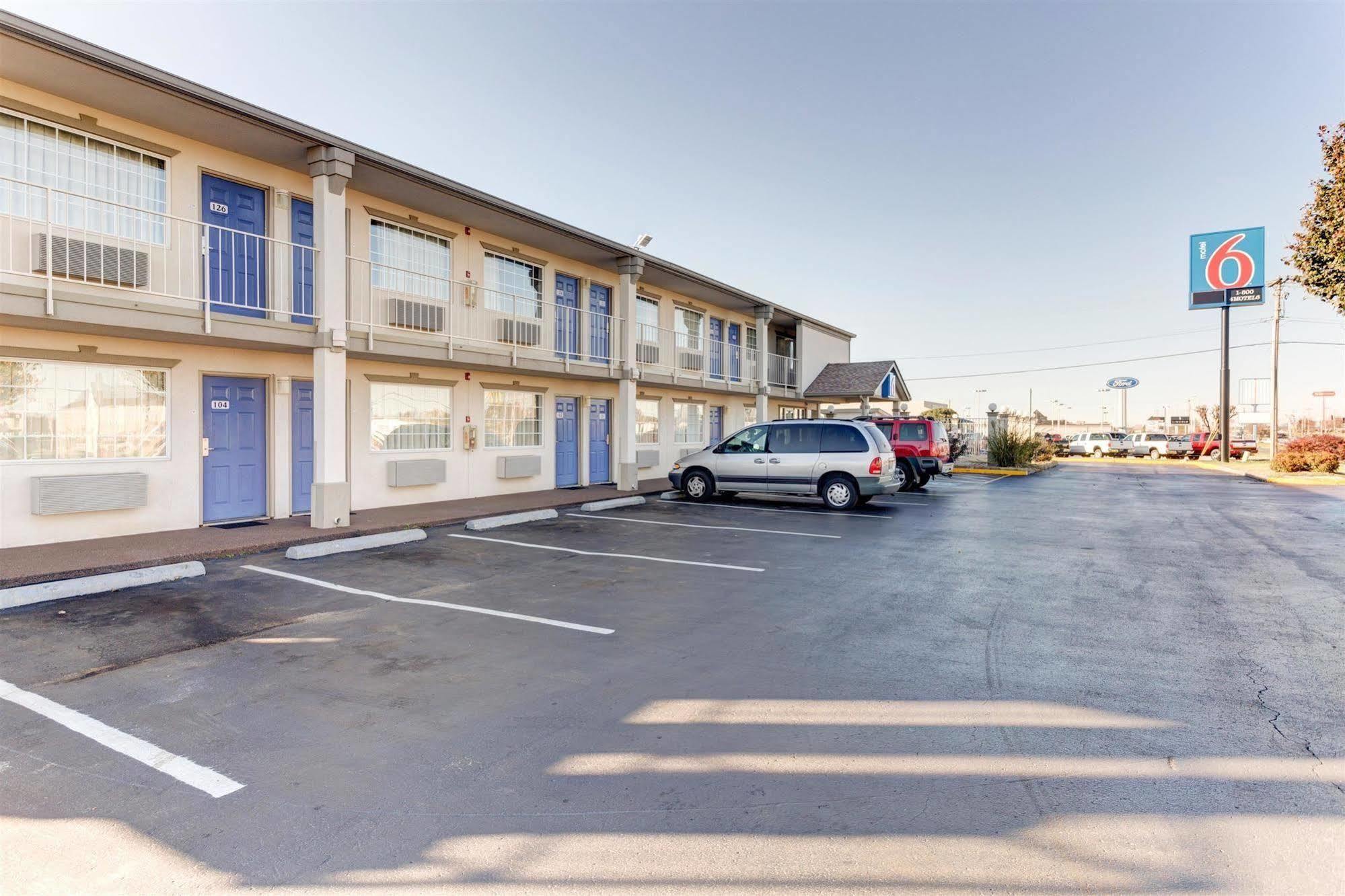 Americas Best Value Inn بولينغ غرين المظهر الخارجي الصورة