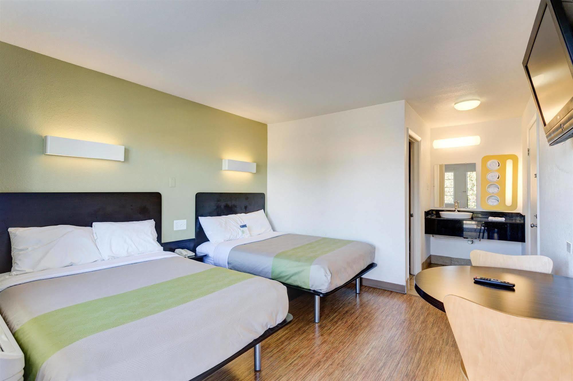 Americas Best Value Inn بولينغ غرين المظهر الخارجي الصورة