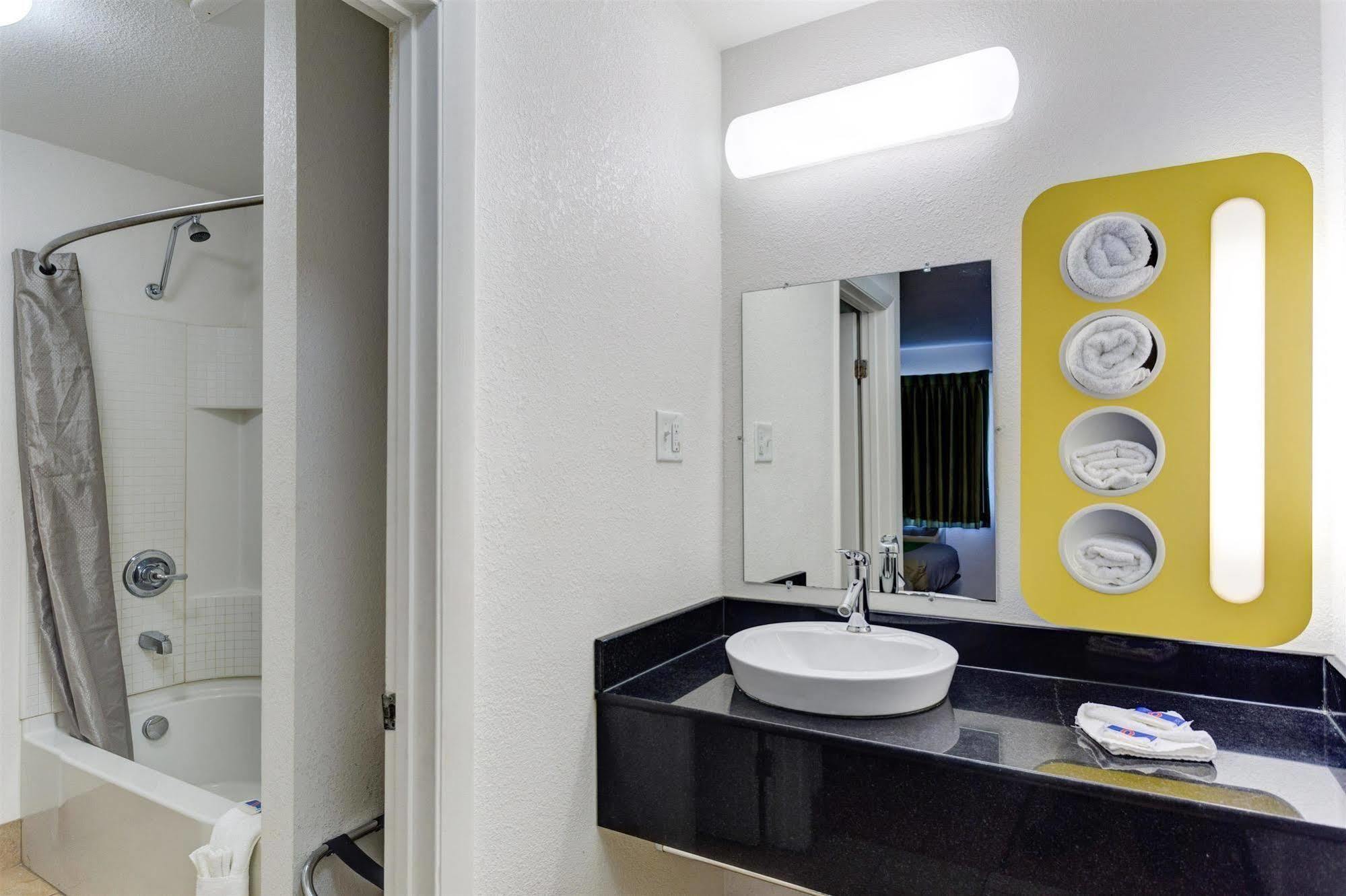 Americas Best Value Inn بولينغ غرين المظهر الخارجي الصورة