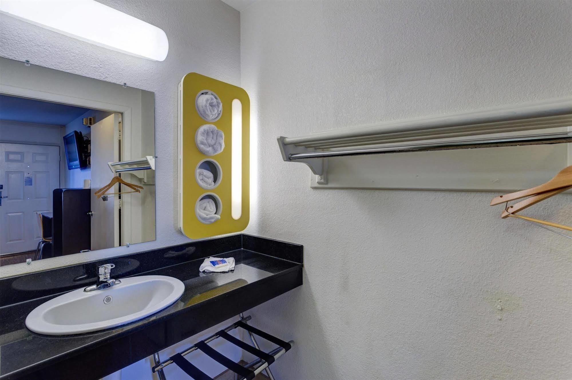 Americas Best Value Inn بولينغ غرين المظهر الخارجي الصورة